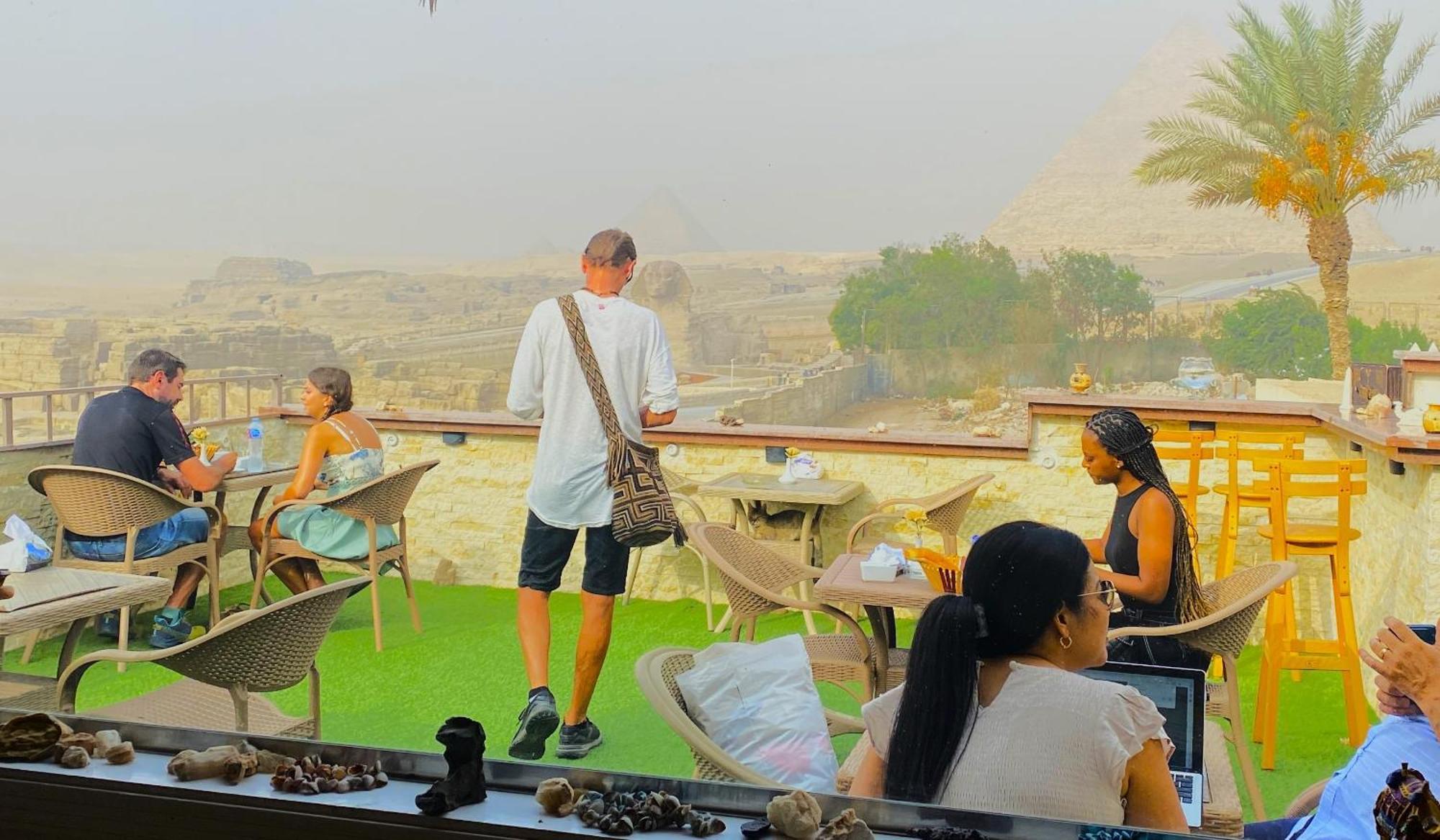 Seven Pyramids Panoramic View Inn Kafret el-Gabal Екстериор снимка
