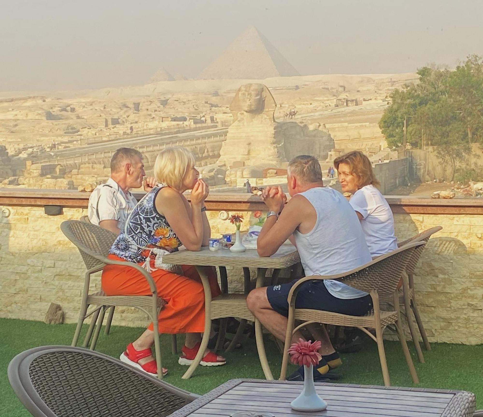 Seven Pyramids Panoramic View Inn Kafret el-Gabal Екстериор снимка