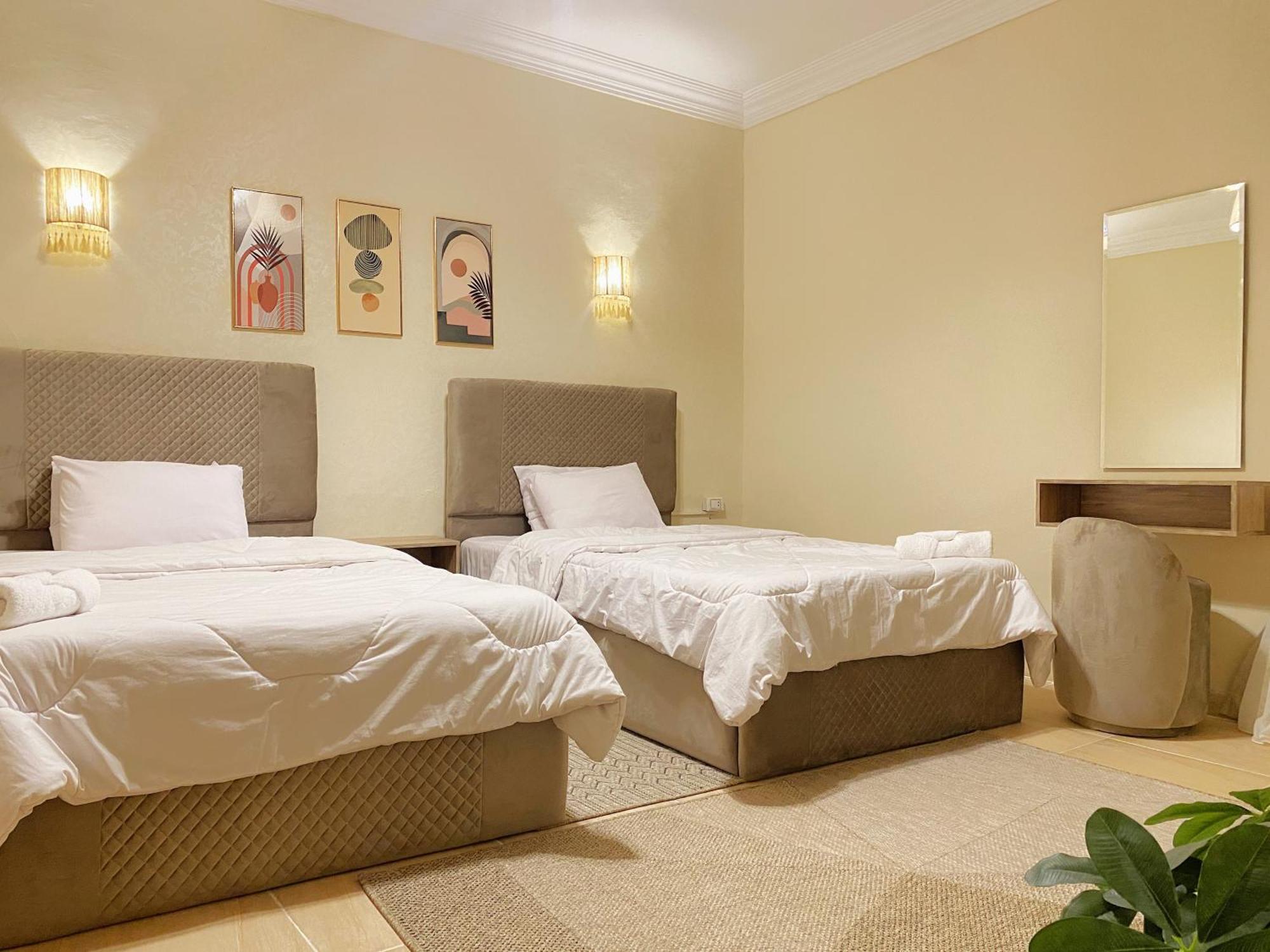 Seven Pyramids Panoramic View Inn Kafret el-Gabal Стая снимка