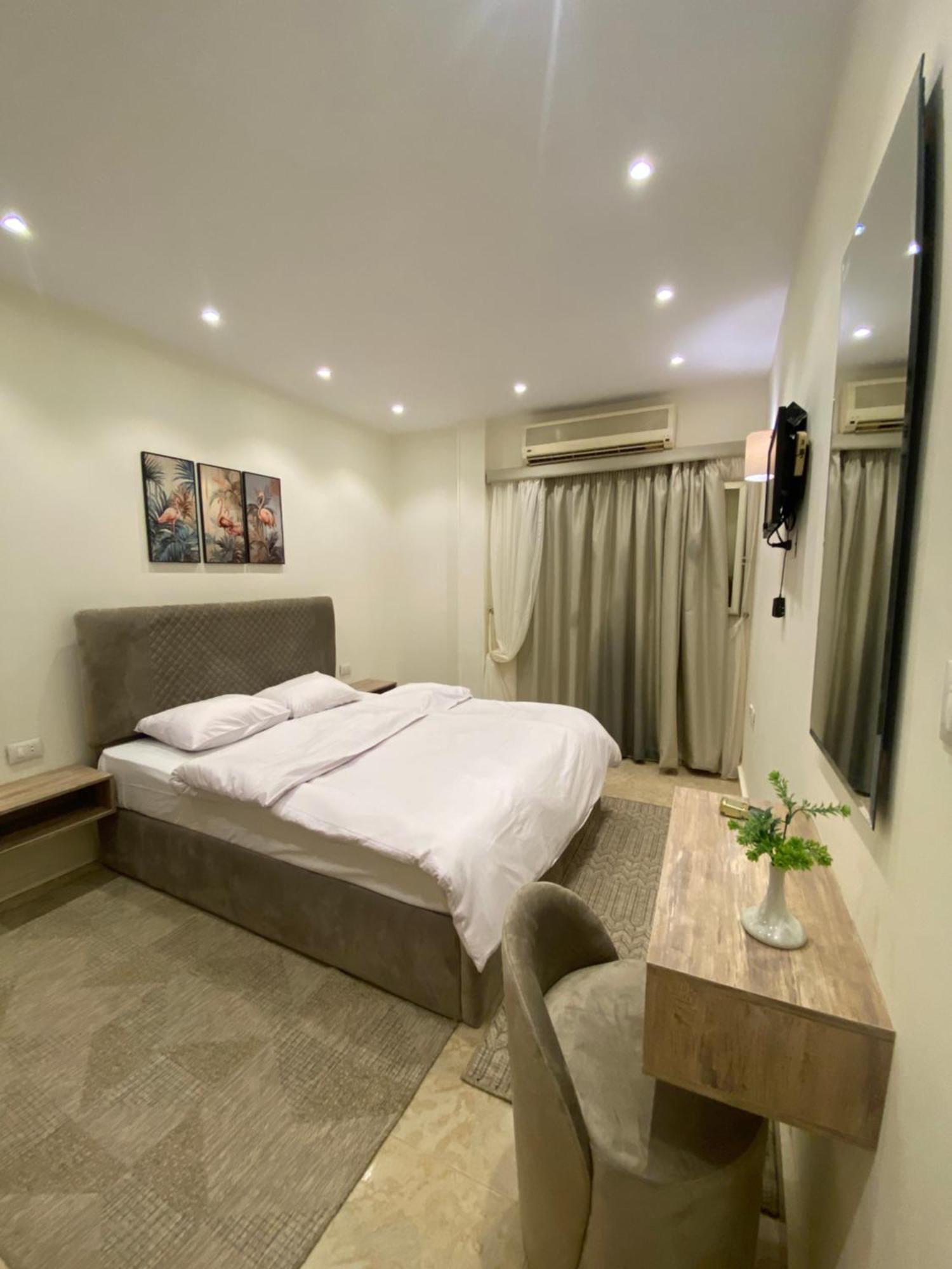 Seven Pyramids Panoramic View Inn Kafret el-Gabal Екстериор снимка