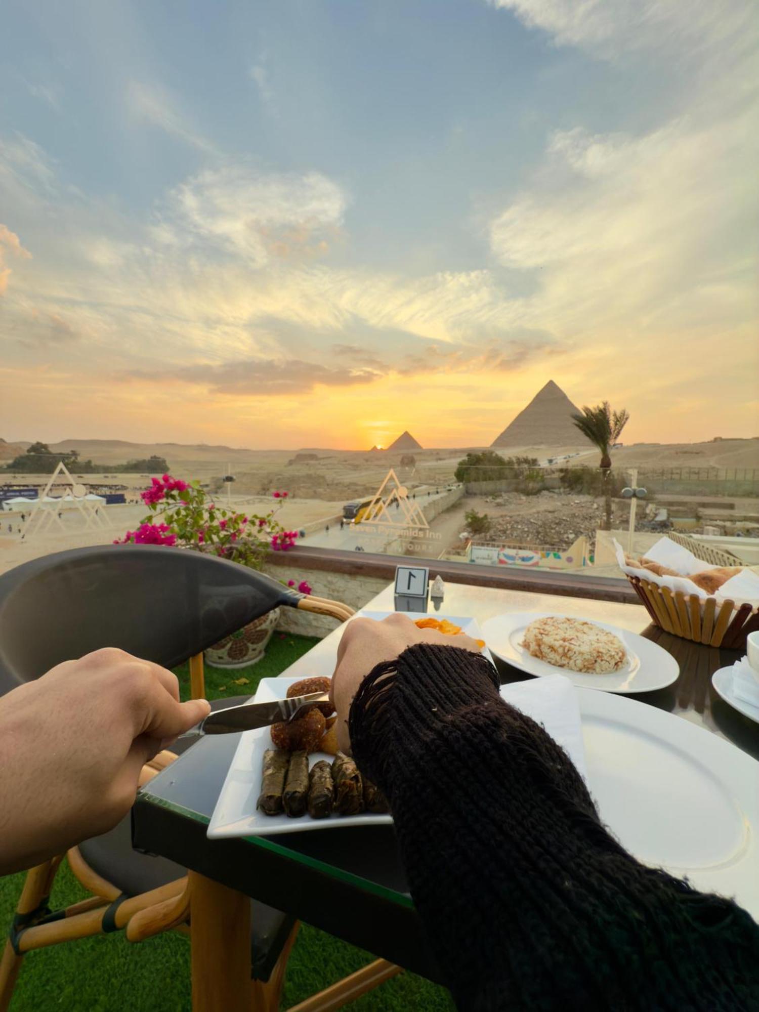 Seven Pyramids Panoramic View Inn Kafret el-Gabal Екстериор снимка
