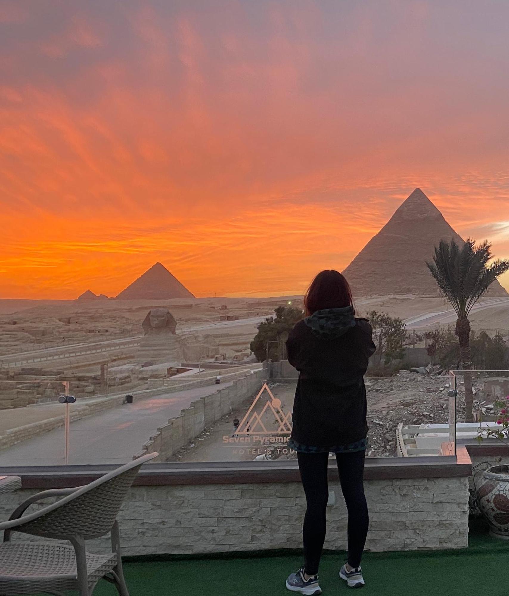 Seven Pyramids Panoramic View Inn Kafret el-Gabal Екстериор снимка